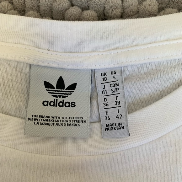 Unique adidas t shirt crop top - Picture 3 of 3